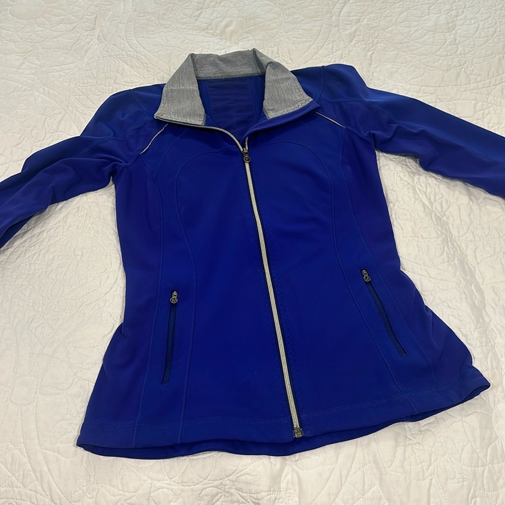 Lululemon Women's Jacket With Thumbholes, Size 6 Yoga Running